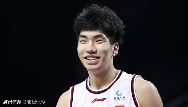 多名NBA高管：鹈鹕几乎不可能裁掉锡安据TA记者MikeVorkunov报道，由于锡安上赛季仅出战了29场比赛，他后三个赛季（2025-26、2026-27、2027-28）的合同将不再受保障。